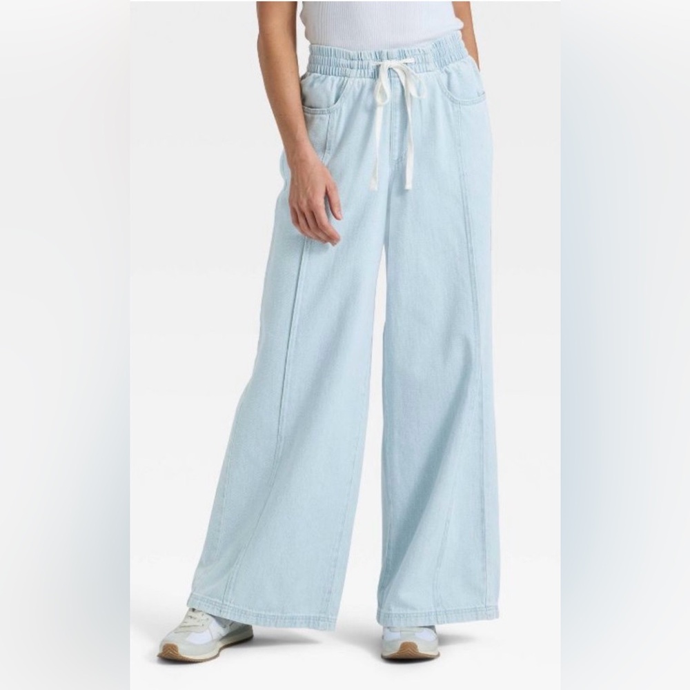 Universal Thread Light Wash Wide-Leg Drawstring Jeans